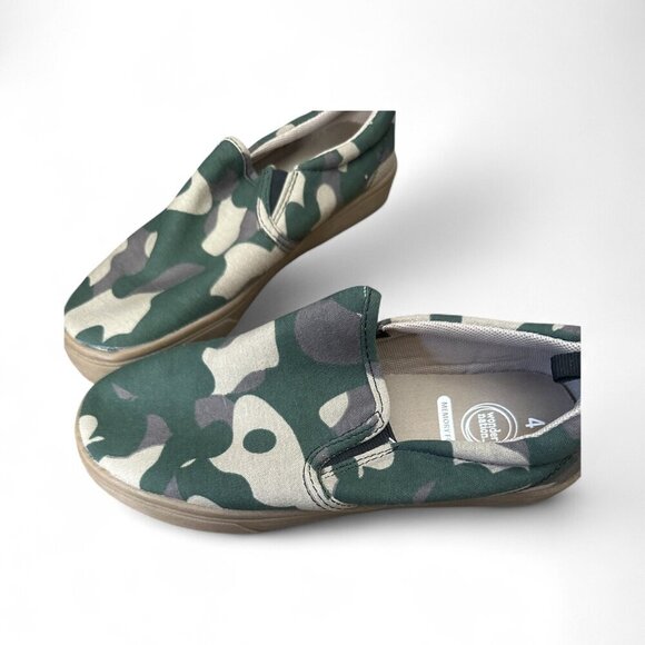 Wonder Nation Boys 4 Slip-on Sneakers Skate Camouflage Memory Foam NWOT - Picture 2 of 4